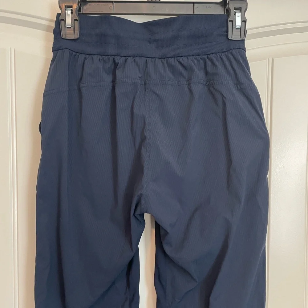Lululemon Beyond the Studio Crop True Navy size 2